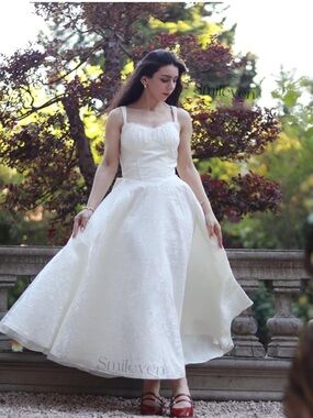 Elegant White Midi Dress with Straps